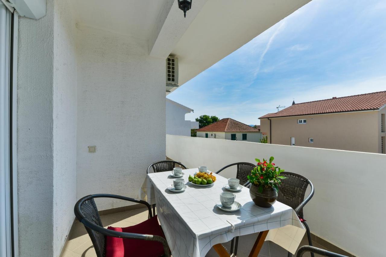 Apartments Citrus Turanj Exterior foto
