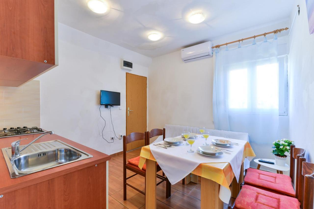 Apartments Citrus Turanj Exterior foto